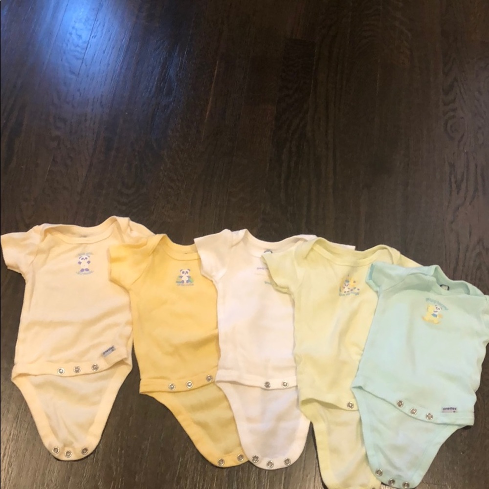 Lot of 5 Gerber Cotton Onesies SZ 0-3 Months